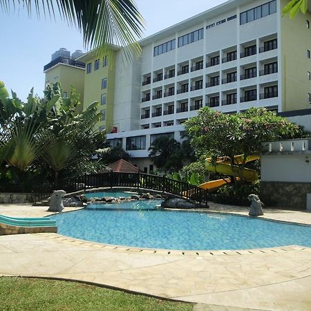 Sutanraja Hotel Manado Extérieur photo