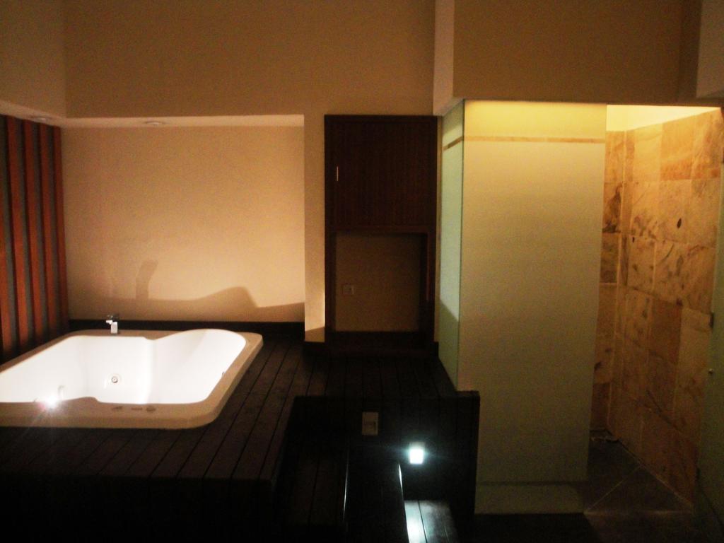 Sutanraja Hotel Manado Extérieur photo