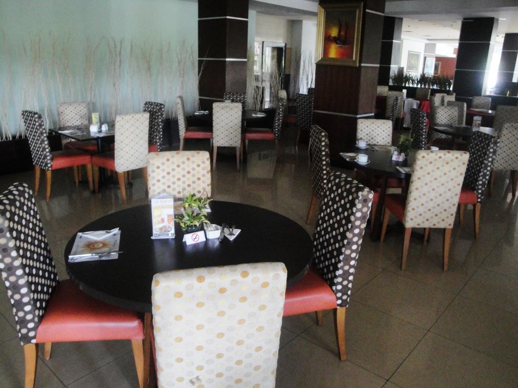 Sutanraja Hotel Manado Extérieur photo