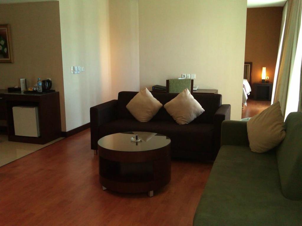Sutanraja Hotel Manado Extérieur photo