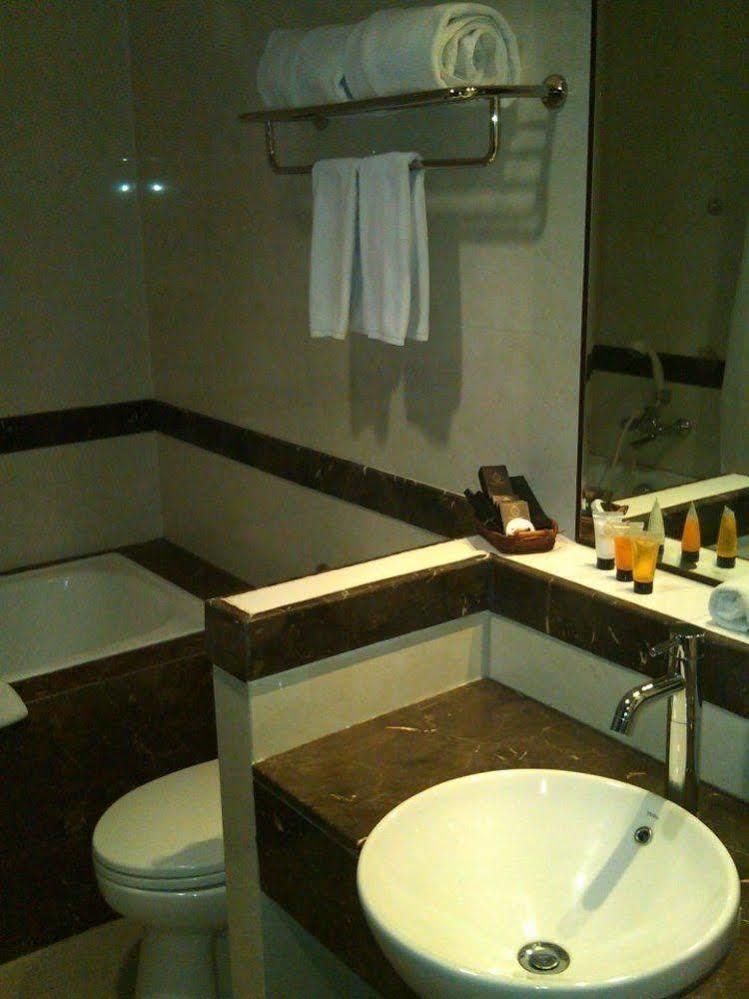 Sutanraja Hotel Manado Extérieur photo