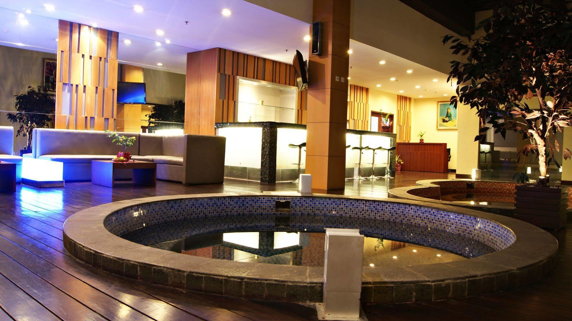 Sutanraja Hotel Manado Extérieur photo