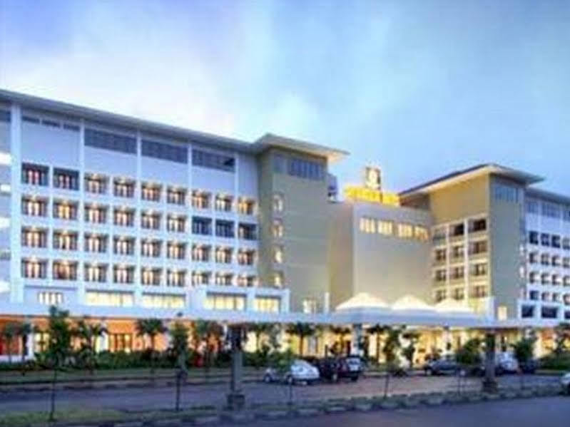 Sutanraja Hotel Manado Extérieur photo